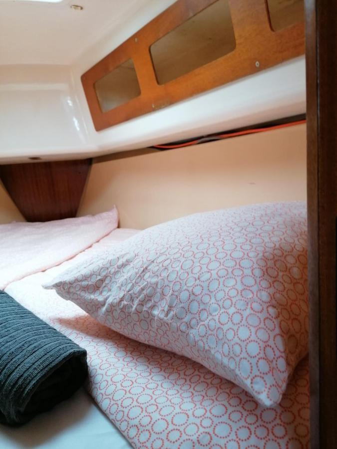 Cozy Sailboat In Barcelona!! No Showers Сан-Адріа-де-Бесос Екстер'єр фото